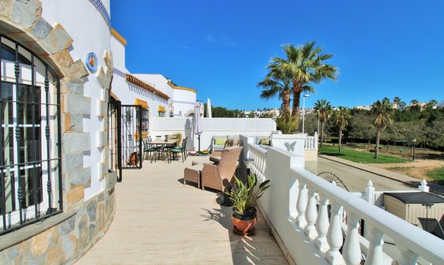 Resale - Villa -
Villamartín - Los Dolses