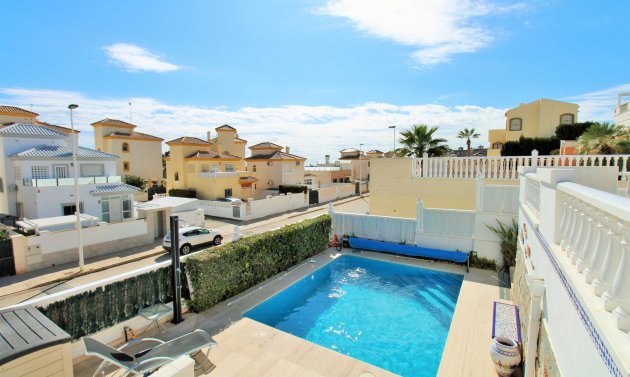 Resale - Villa -
Villamartín - Los Dolses