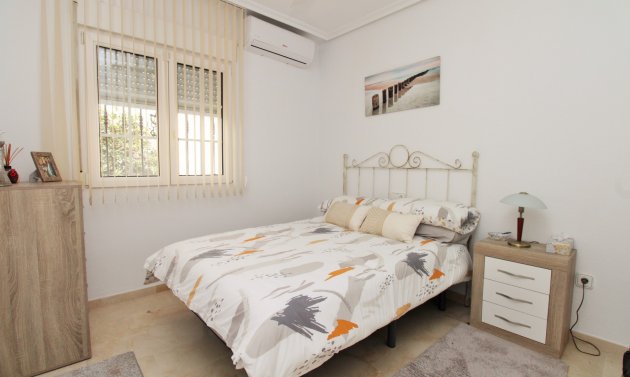Resale - Villa -
Villamartín - Los Dolses