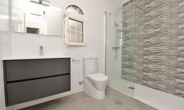 Resale - Villa -
Villamartín - Los Dolses