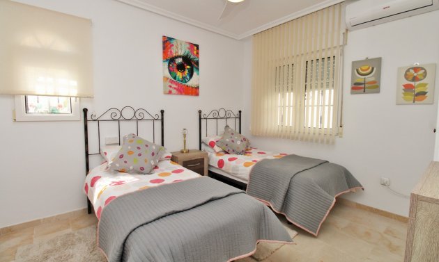 Resale - Villa -
Villamartín - Los Dolses