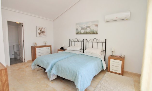 Resale - Villa -
Villamartín - Los Dolses