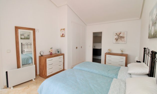 Resale - Villa -
Villamartín - Los Dolses