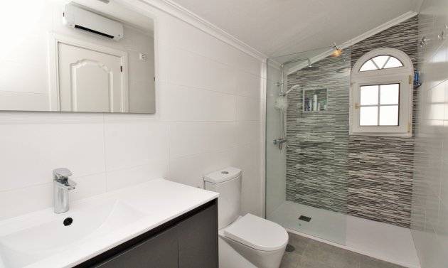 Resale - Villa -
Villamartín - Los Dolses