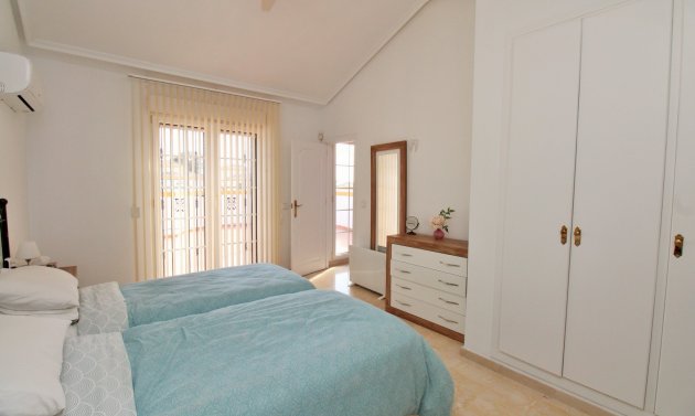 Resale - Villa -
Villamartín - Los Dolses