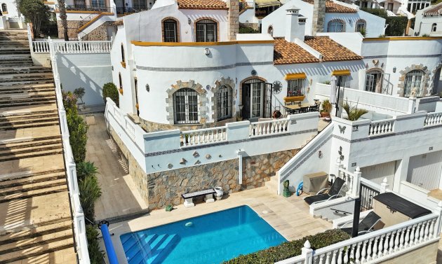 Resale - Villa -
Villamartín - Los Dolses