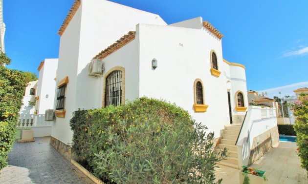 Resale - Villa -
Villamartín - Los Dolses