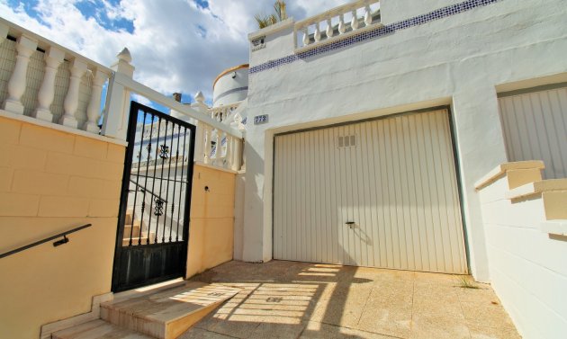 Resale - Villa -
Villamartín - Los Dolses