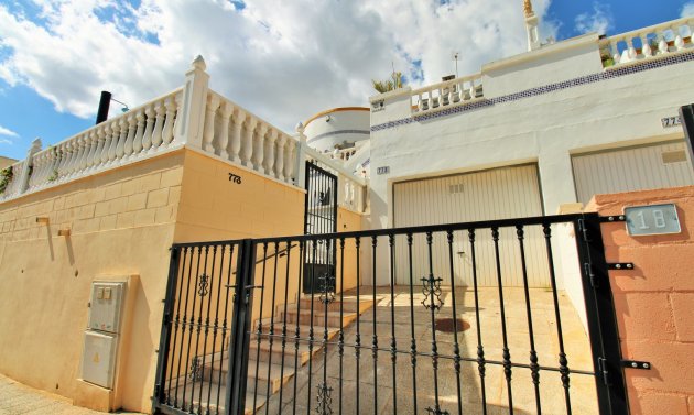 Resale - Villa -
Villamartín - Los Dolses