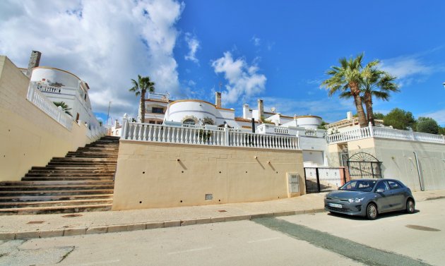 Resale - Villa -
Villamartín - Los Dolses