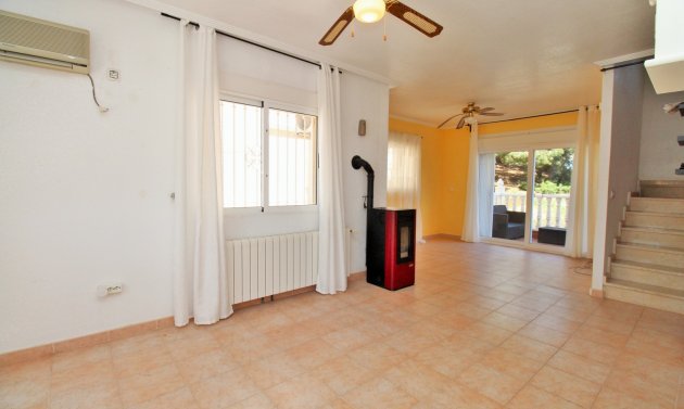 Återförsäljning - Villa -
Villamartín - Villamartin