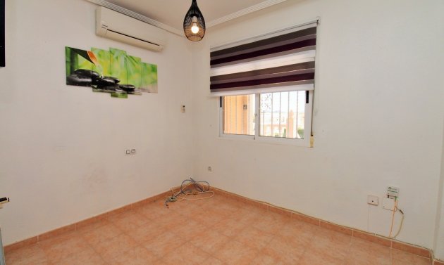 Återförsäljning - Villa -
Villamartín - Villamartin
