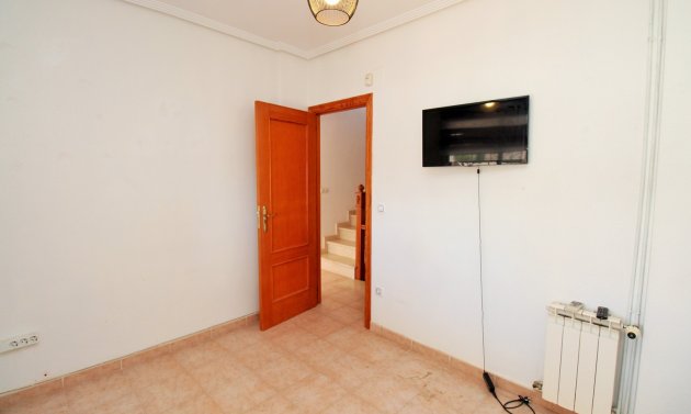 Återförsäljning - Villa -
Villamartín - Villamartin