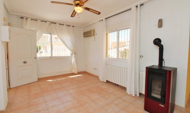 Återförsäljning - Villa -
Villamartín - Villamartin