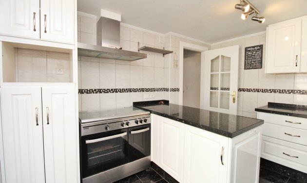 Återförsäljning - Villa -
Villamartín - Villamartin