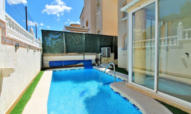 Återförsäljning - Villa -
Villamartín - Villamartin
