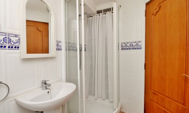 Återförsäljning - Villa -
Villamartín - Villamartin