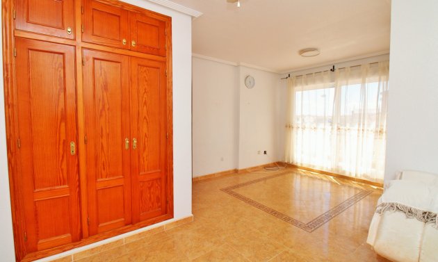 Återförsäljning - Villa -
Villamartín - Villamartin