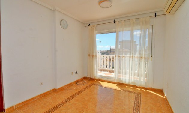 Återförsäljning - Villa -
Villamartín - Villamartin