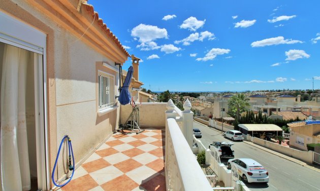 Återförsäljning - Villa -
Villamartín - Villamartin