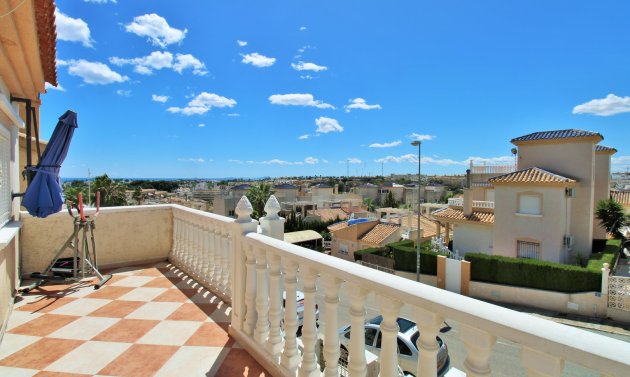 Återförsäljning - Villa -
Villamartín - Villamartin
