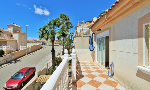 Återförsäljning - Villa -
Villamartín - Villamartin
