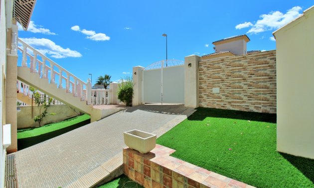 Återförsäljning - Villa -
Villamartín - Villamartin