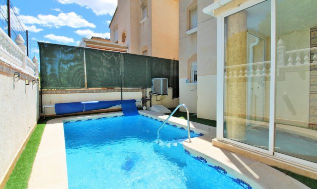 Återförsäljning - Villa -
Villamartín - Villamartin
