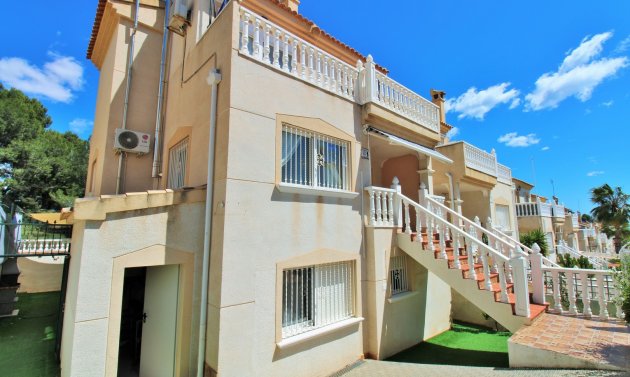 Återförsäljning - Villa -
Villamartín - Villamartin