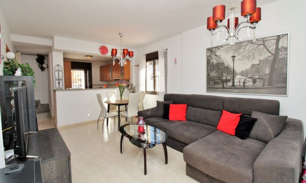 Resale - Villa -
Villamartín - PAU 8
