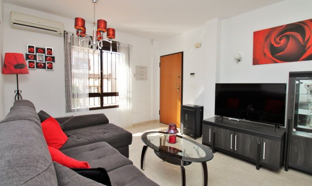 Resale - Villa -
Villamartín - PAU 8