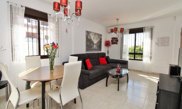Resale - Villa -
Villamartín - PAU 8