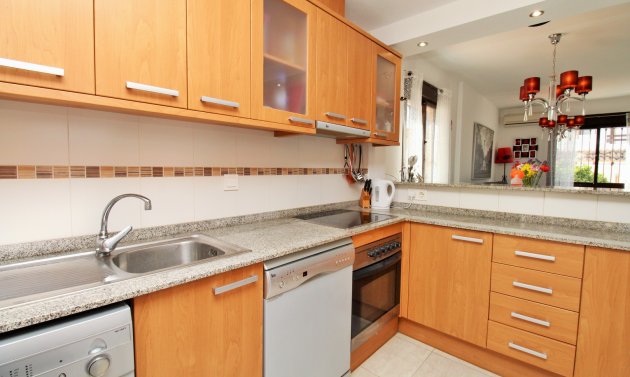 Resale - Villa -
Villamartín - PAU 8