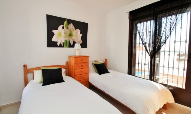 Resale - Villa -
Villamartín - PAU 8