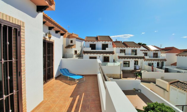 Resale - Villa -
Villamartín - PAU 8