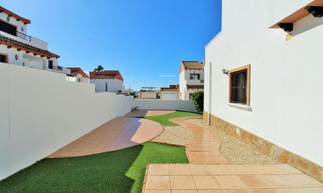 Resale - Villa -
Villamartín - PAU 8
