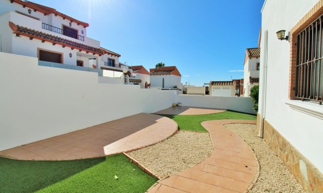 Resale - Villa -
Villamartín - PAU 8