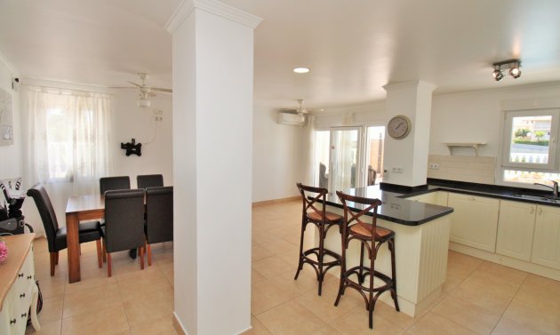 Wiederverkauf - Villa -
Villamartín - Los Dolses