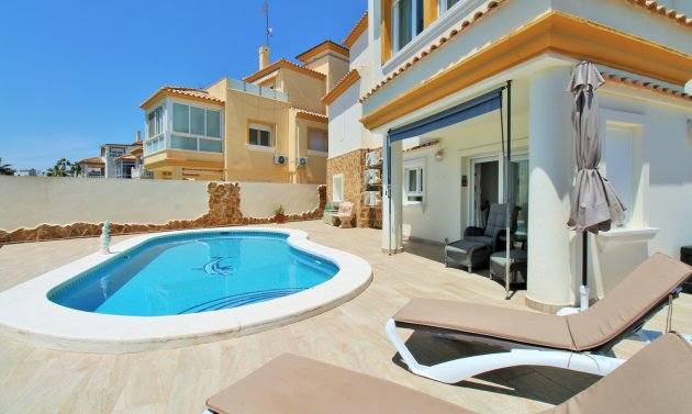 Wiederverkauf - Villa -
Villamartín - Los Dolses