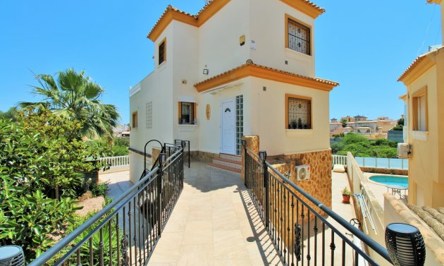 Wiederverkauf - Villa -
Villamartín - Los Dolses