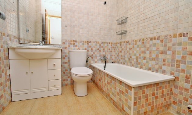 Resale - Apartment -
Villamartín - PAU 8