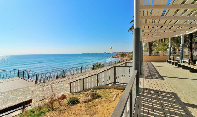 Resale - Apartment -
Punta Prima