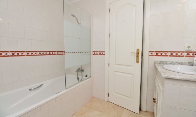 Resale - Apartment -
Villamartín - Las Violetas