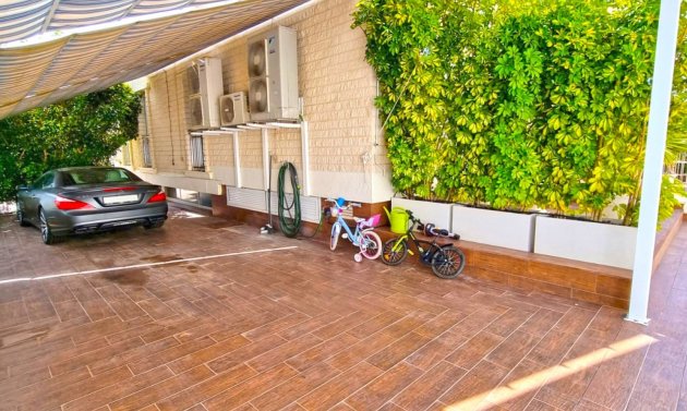 Resale - Villa -
Torrevieja - La Mata
