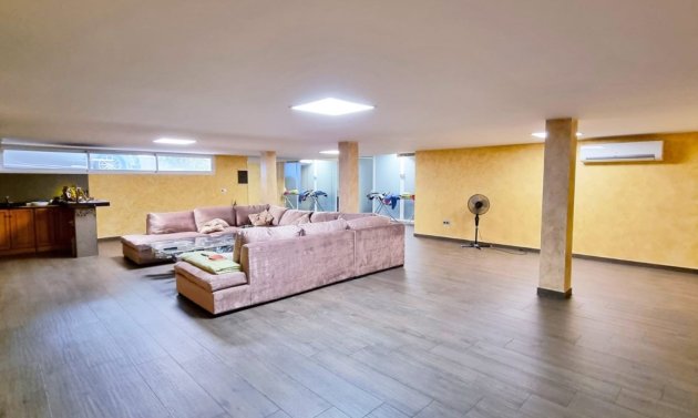 Resale - Villa -
Torrevieja - La Mata