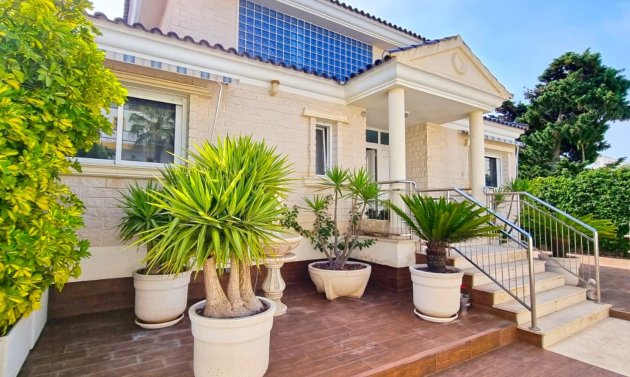Resale - Villa -
Torrevieja - La Mata