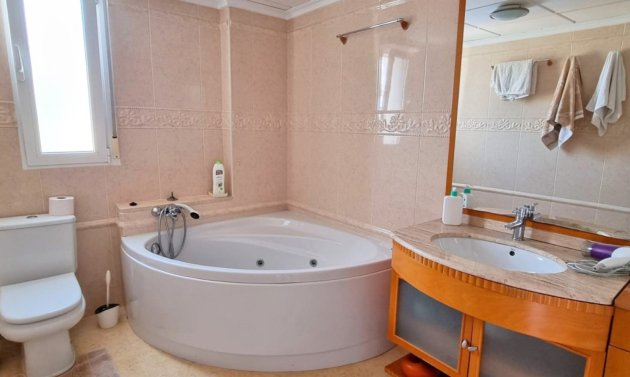 Resale - Villa -
Torrevieja - La Mata