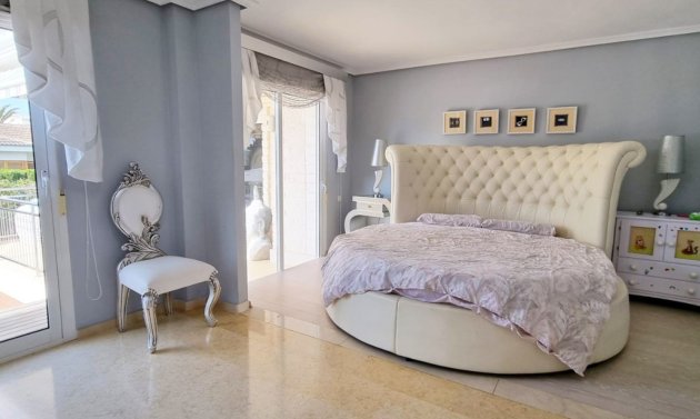 Resale - Villa -
Torrevieja - La Mata