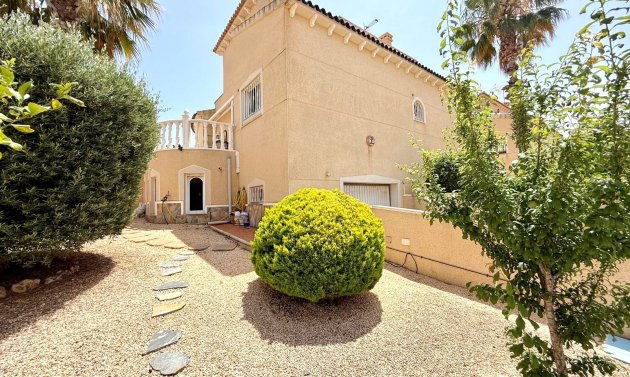 Resale - Villa -
Villamartín - Villamartin