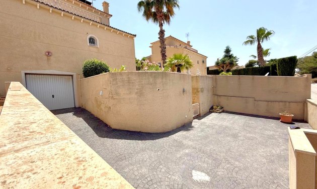 Resale - Villa -
Villamartín - Villamartin